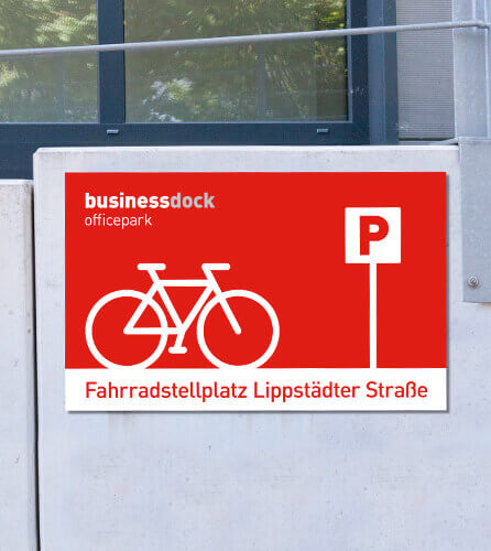 Neu gestaltetes Schild für den Fahrradstellplatz an der Lippstädter Straße 