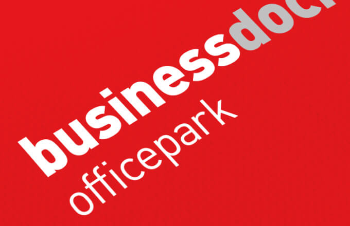 Aufdruck des neuen businessdock officepark Logos auf einer PVC-Plane