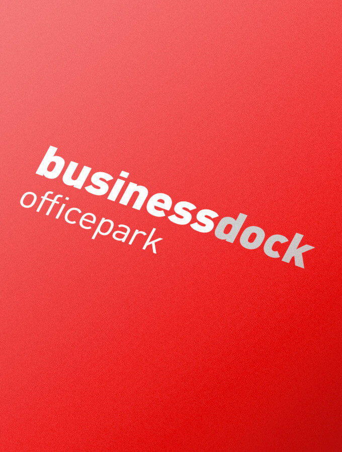 Reproduktion des neuen businessdock officepark Logos auf lackierter Fläche 